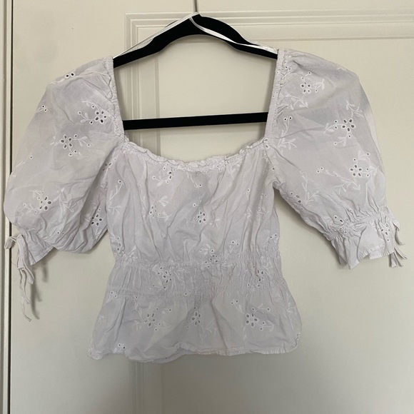 H&M white puff sleeve eyelet top - Picture 2 of 2
